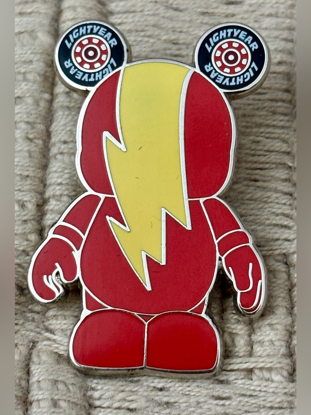 DISNEY 2010 Pixar Cars Lightning McQueen Vinylmation Pin